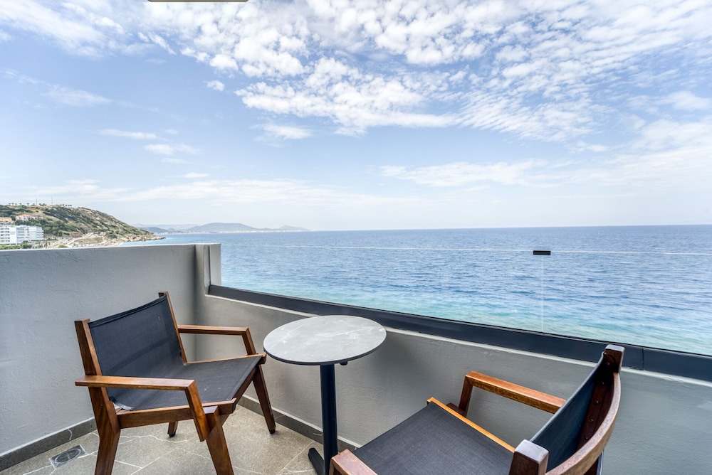 island sea side hotel adults only