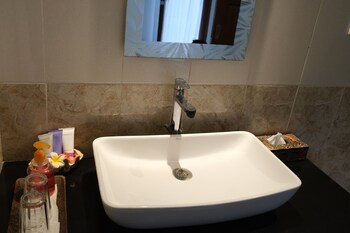 retreat villa toraja baturinggit