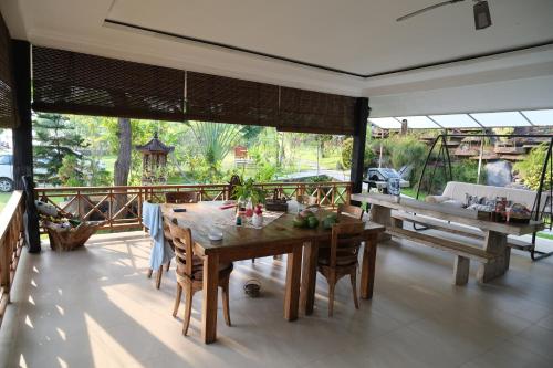 retreat villa toraja baturinggit