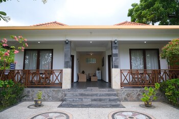 retreat villa toraja baturinggit