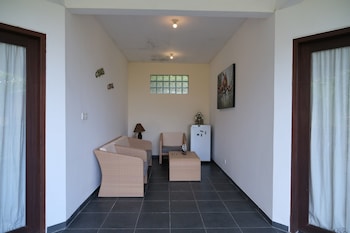 retreat villa toraja baturinggit