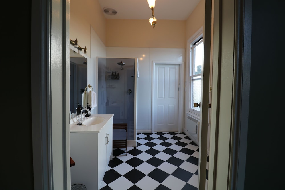 exchange hotel beaconsfield