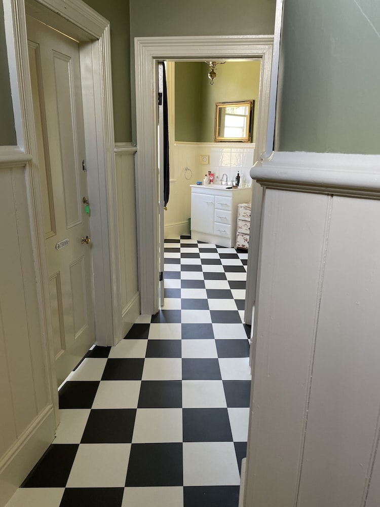 exchange hotel beaconsfield