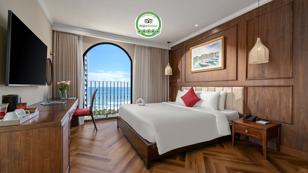 golden lotus luxury hotel da nang