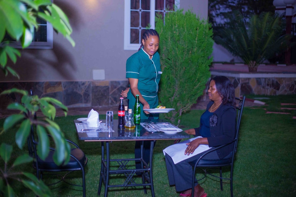 latonna safari hotel