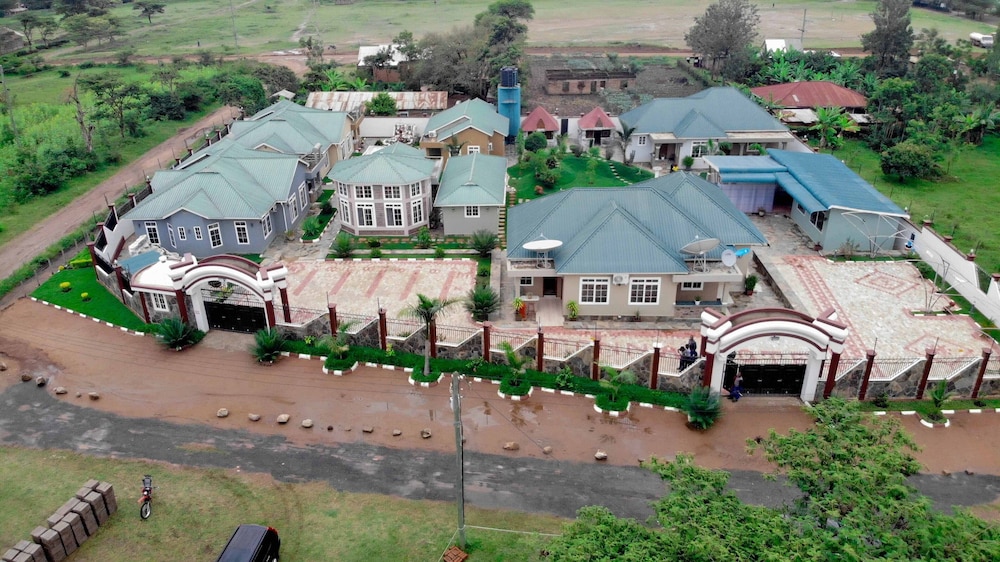 latonna safari hotel