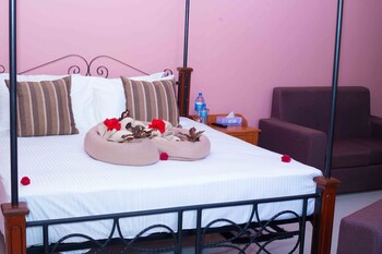 latonna safari hotel