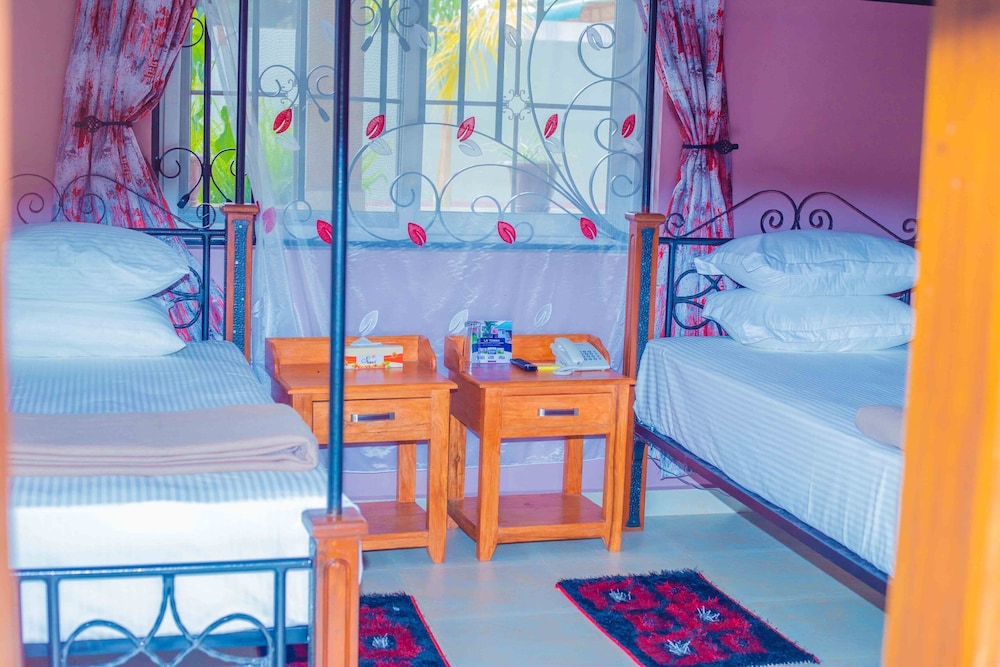 latonna safari hotel