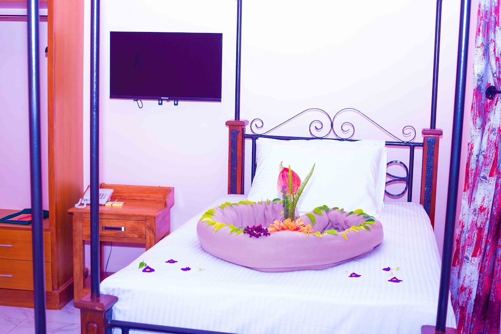 latonna safari hotel