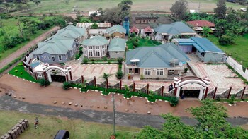 latonna safari hotel