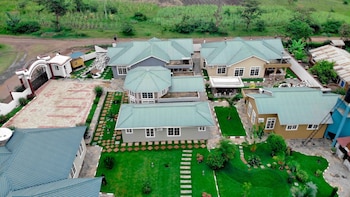 latonna safari hotel