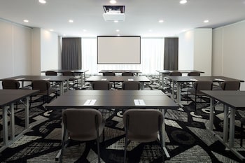 courtyard by marriott montreal laval