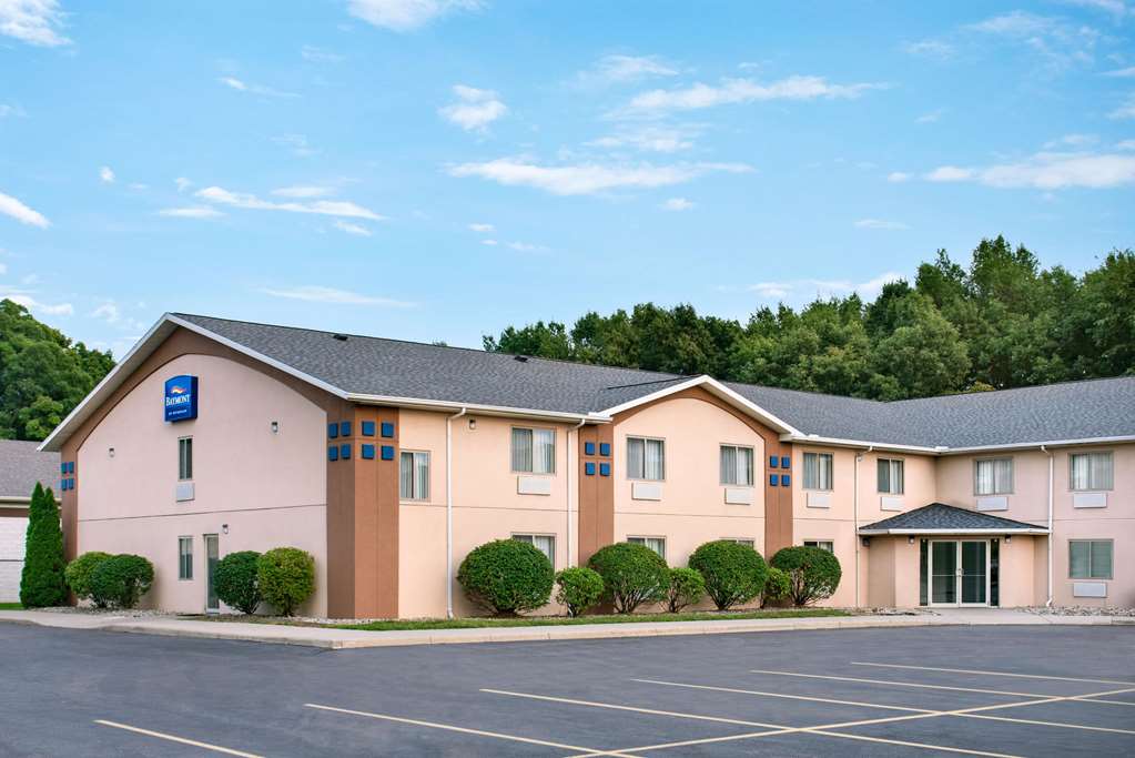 baymont inn and suites by wyndham swanton toledo airport