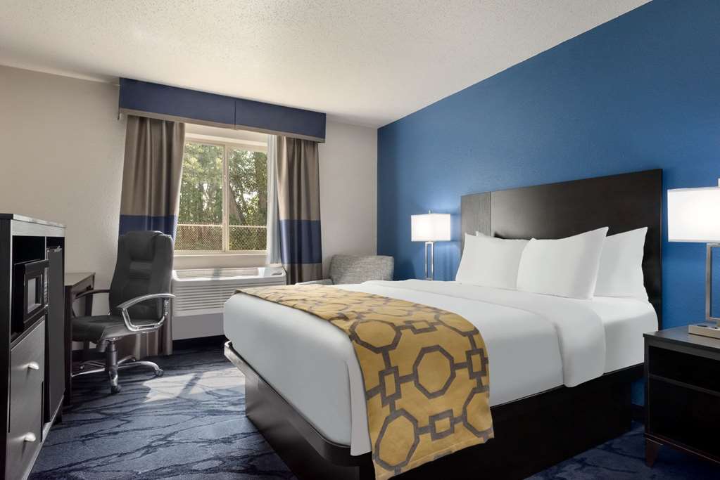 baymont inn and suites by wyndham swanton toledo airport