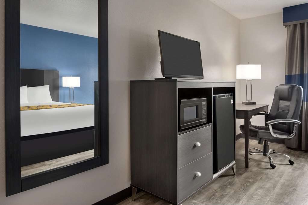 baymont inn and suites by wyndham swanton toledo airport