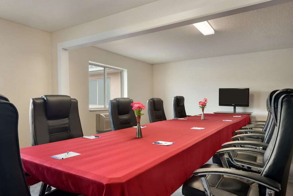 baymont inn and suites by wyndham swanton toledo airport