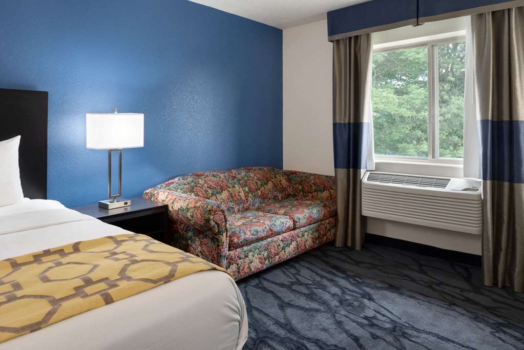 baymont inn and suites by wyndham swanton toledo airport