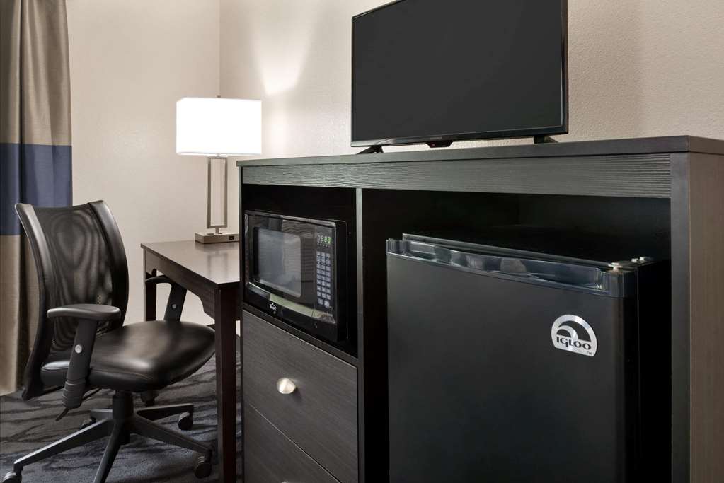 baymont inn and suites by wyndham swanton toledo airport