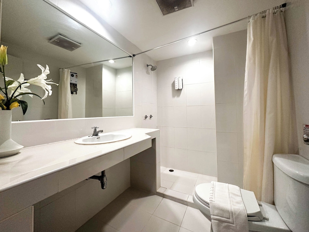 g boutique surawong bangkok