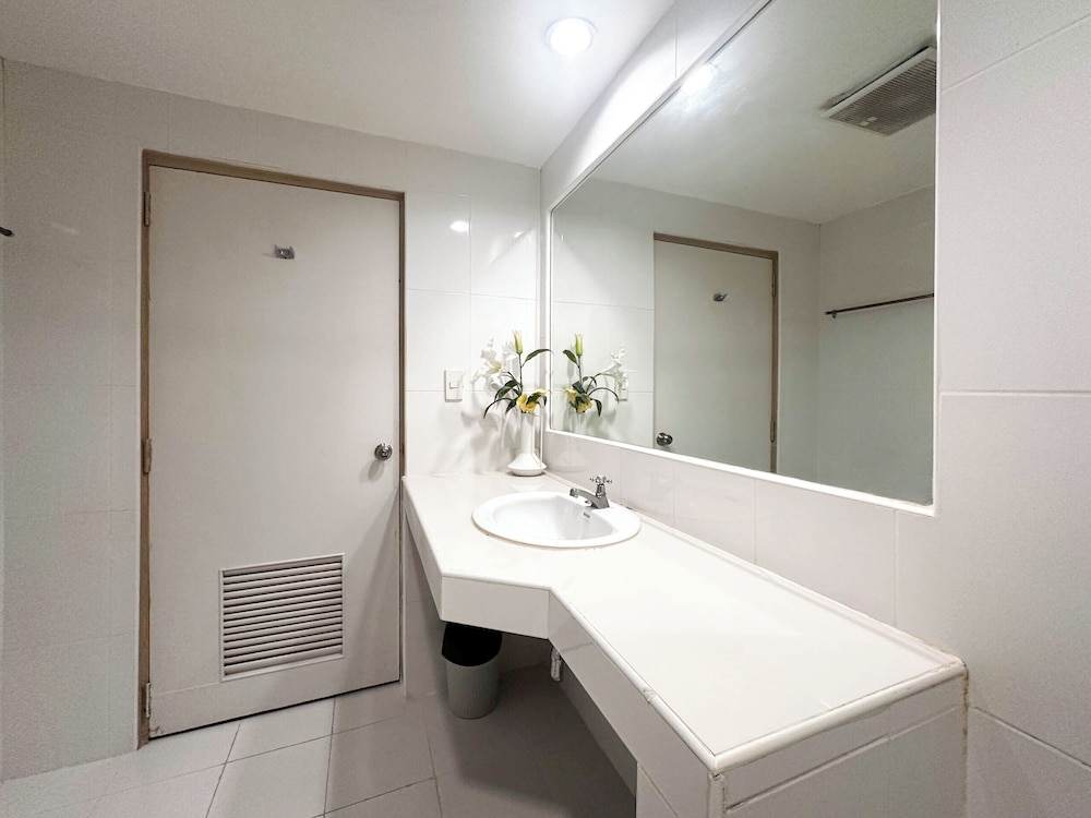g boutique surawong bangkok