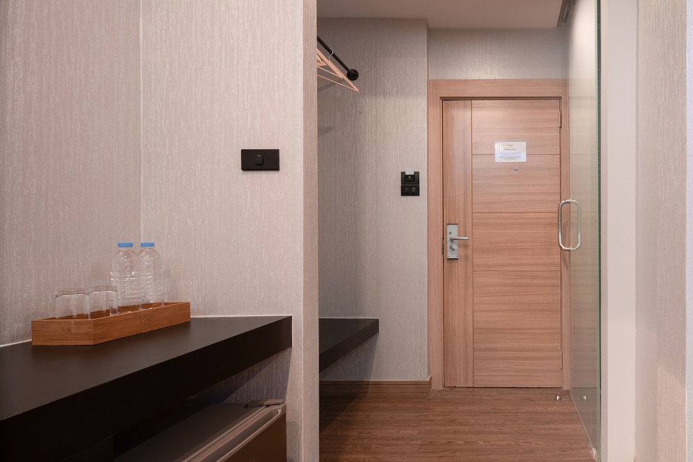 g boutique surawong bangkok