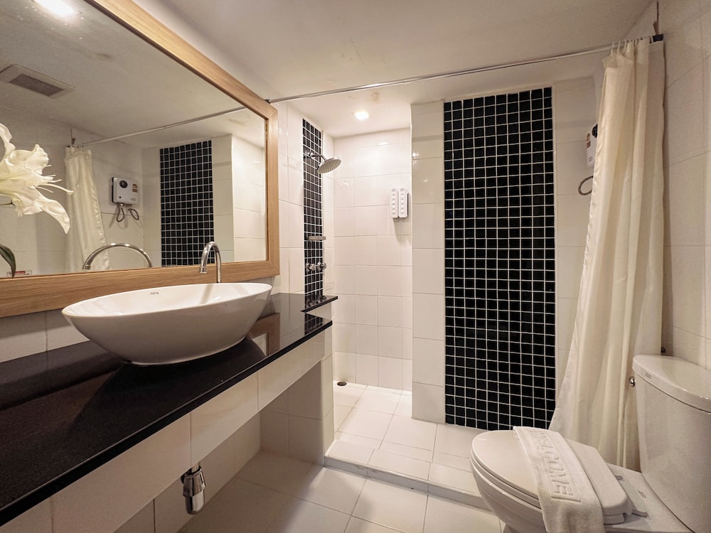 g boutique surawong bangkok