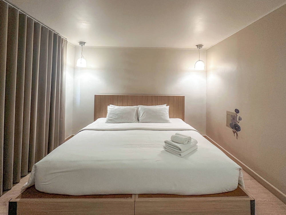 g boutique surawong bangkok
