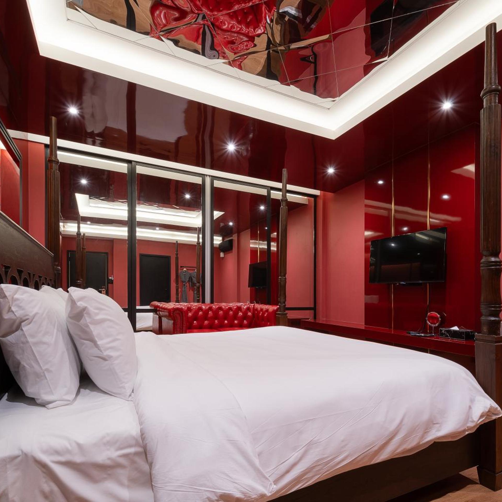 g boutique surawong bangkok