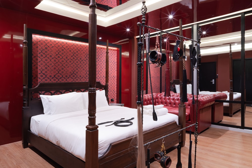 g boutique surawong bangkok