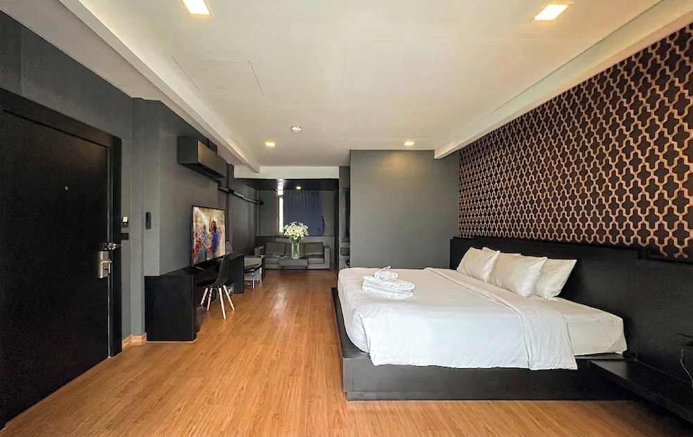 g boutique surawong bangkok