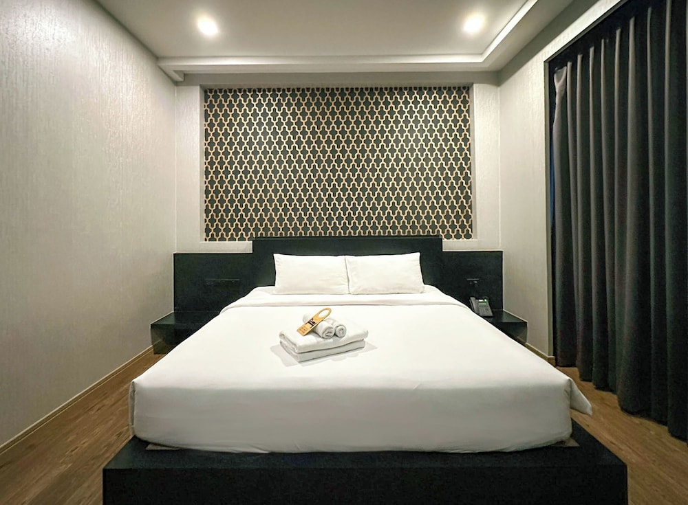 g boutique surawong bangkok