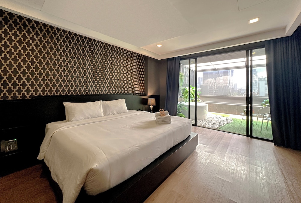 g boutique surawong bangkok