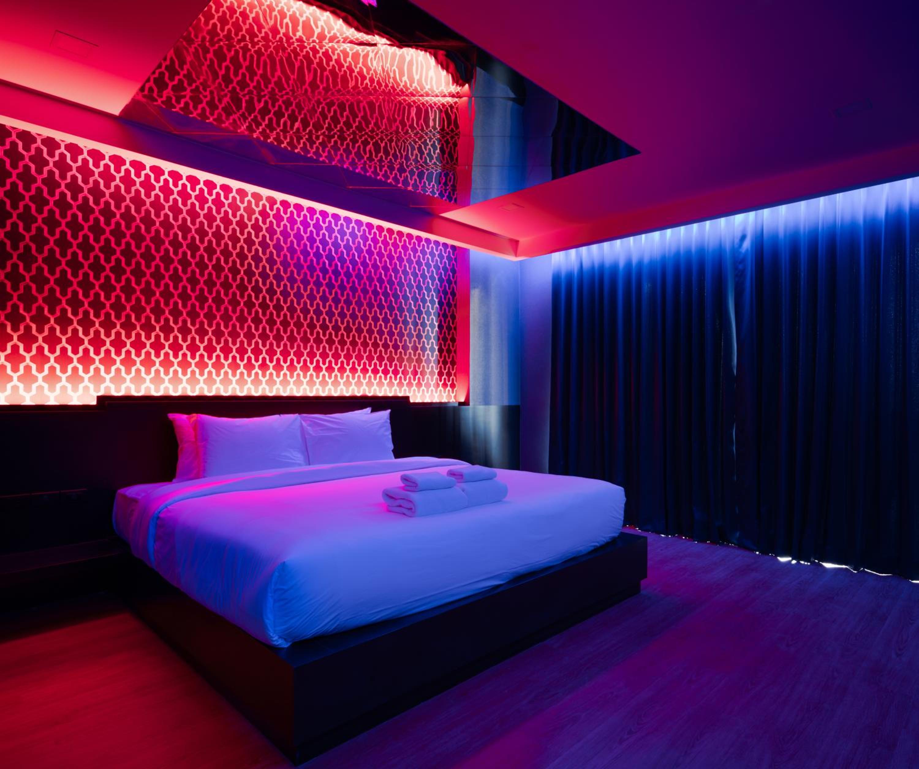 g boutique surawong bangkok
