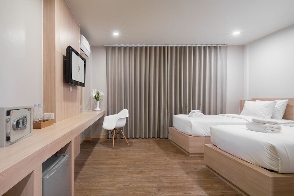 g boutique surawong bangkok