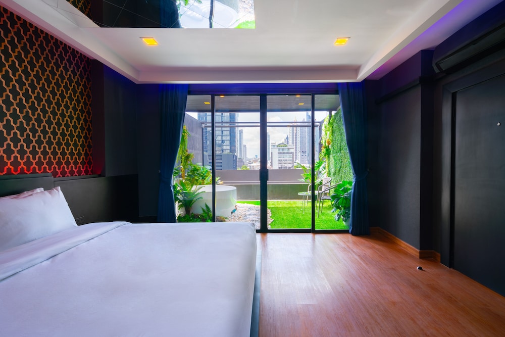 g boutique surawong bangkok