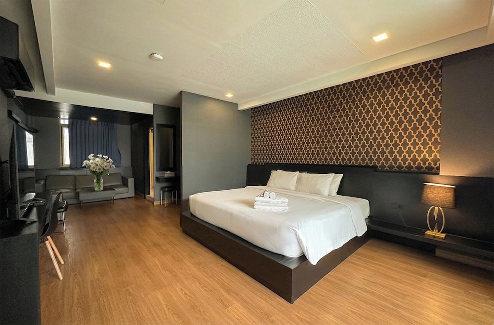 g boutique surawong bangkok