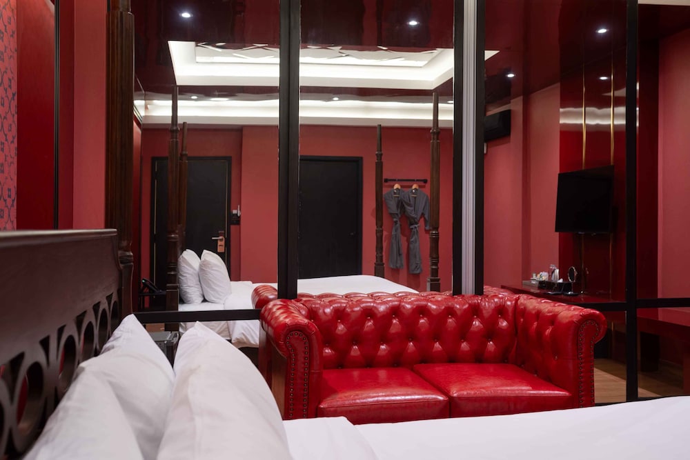 g boutique surawong bangkok