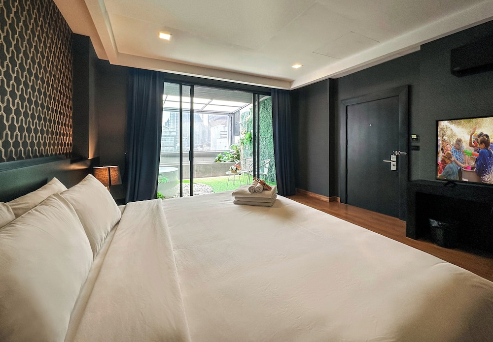g boutique surawong bangkok