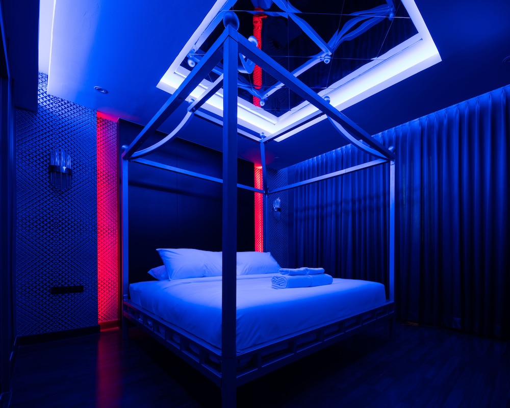 g boutique surawong bangkok