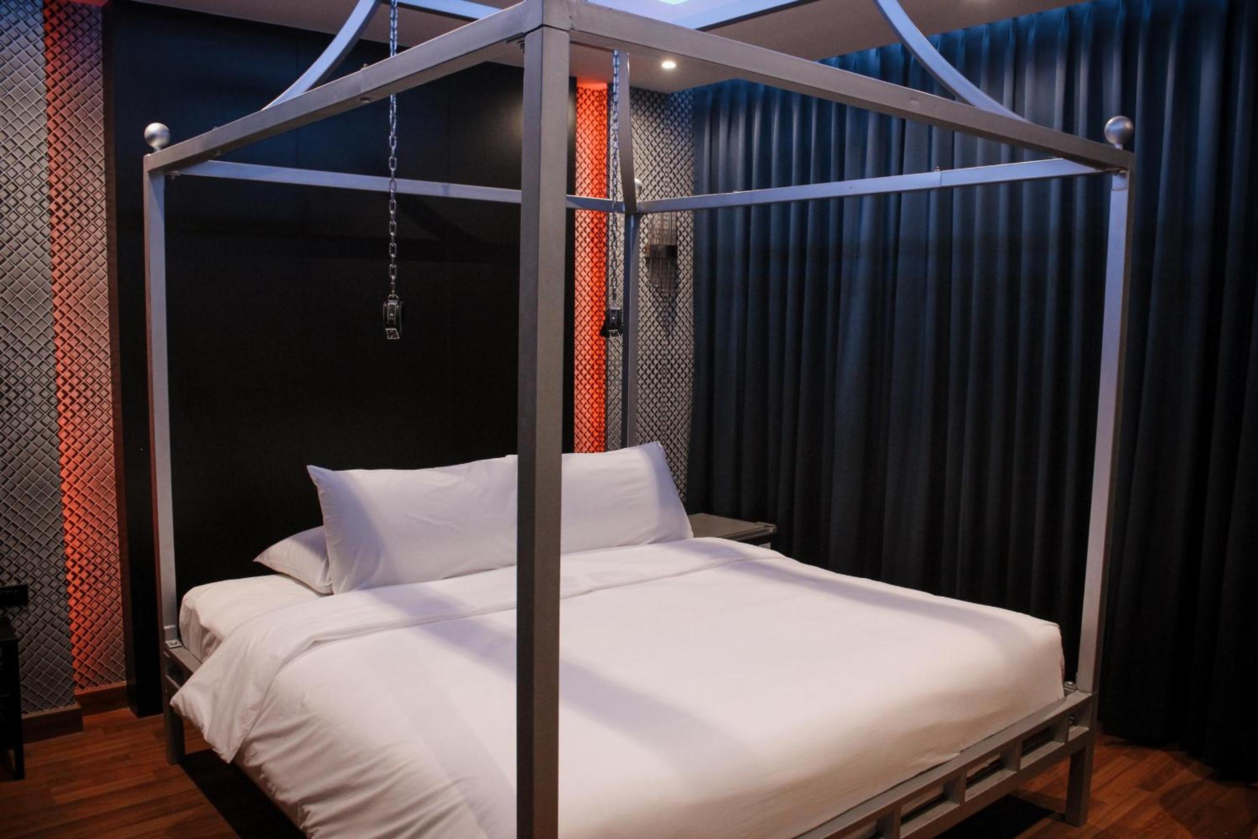 g boutique surawong bangkok