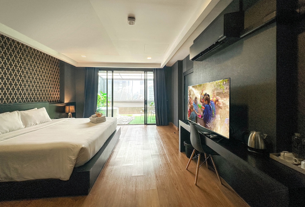 g boutique surawong bangkok