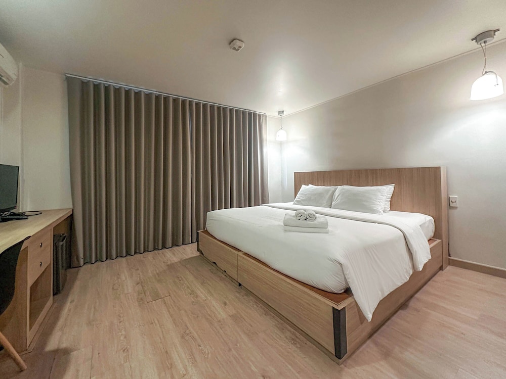 g boutique surawong bangkok