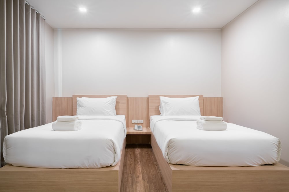 g boutique surawong bangkok