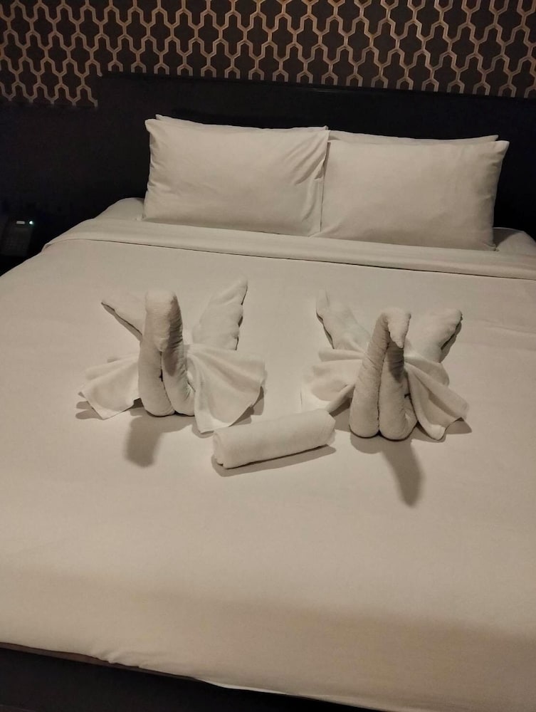 g boutique surawong bangkok