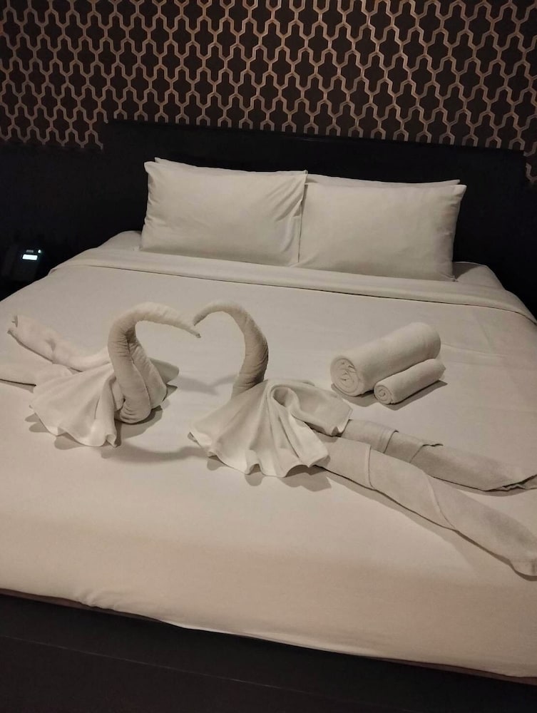 g boutique surawong bangkok