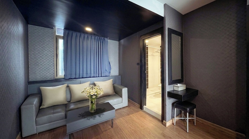 g boutique surawong bangkok