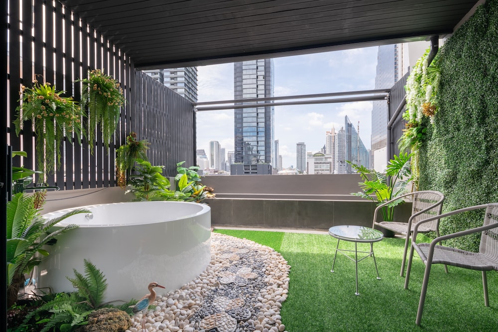 g boutique surawong bangkok