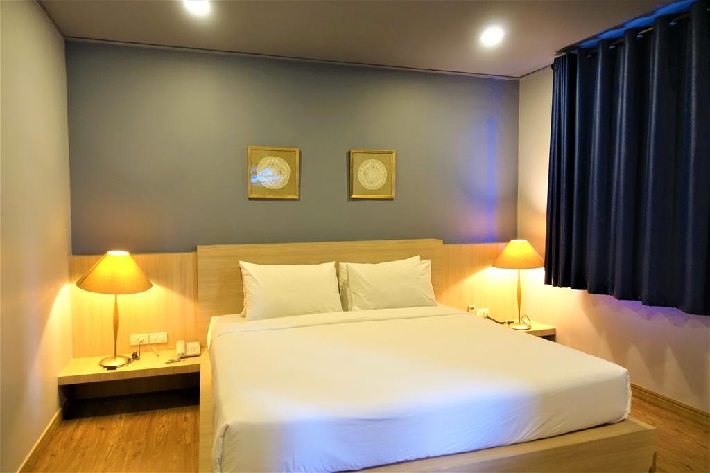 g boutique surawong bangkok