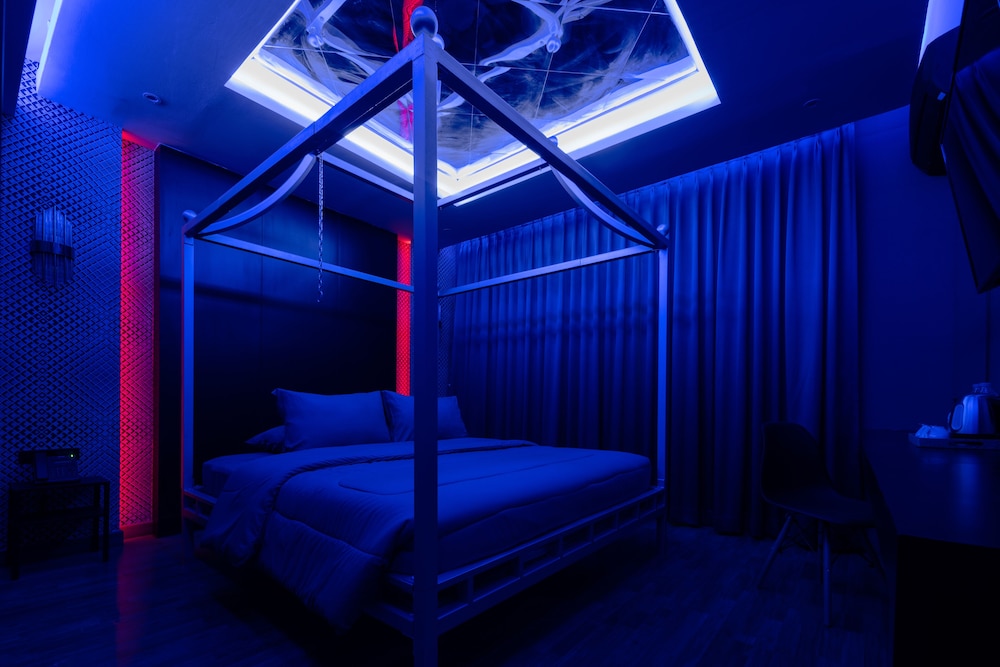 g boutique surawong bangkok