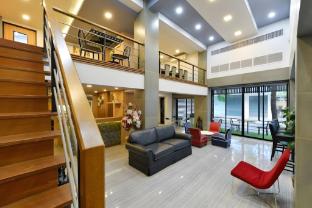 g boutique surawong bangkok